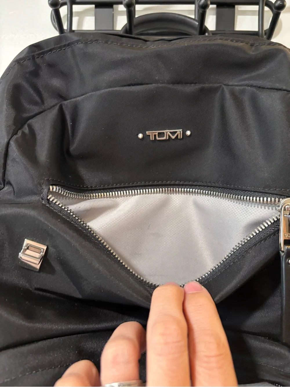 Tumi voyager carson